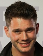 Jeremy Irvine : jeremy-irvine-1478971678.jpg