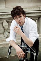 Jesse Eisenberg : jesse-eisenberg-1364679700.jpg