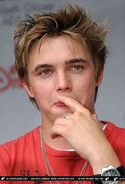 Jesse McCartney : TI4U_u1155016891.jpg