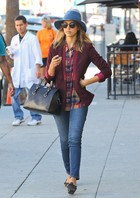 Jessica Alba : jessica-alba-1382128585.jpg