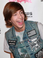 Jimmy Bennett : jimmy-bennett-1322720469.jpg