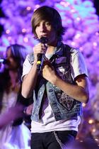 Jimmy Bennett : jimmy-bennett-1322720482.jpg