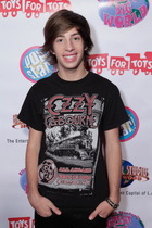 Jimmy Bennett : jimmy-bennett-1325042992.jpg