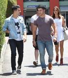 Joe Jonas : TI4U1402933140.jpg