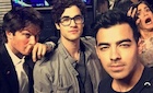 Joe Jonas : TI4U1460087701.jpg