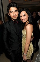 Joe Jonas : TI4U_u1268095737.jpg