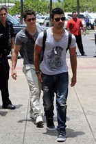 Joe Jonas : joe-jonas-1328463010.jpg