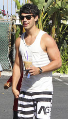 Joe Jonas : joe-jonas-1349794724.jpg