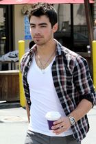 Joe Jonas : joe-jonas-1361336428.jpg