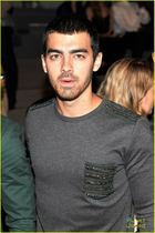 Joe Jonas : joe-jonas-1378657451.jpg