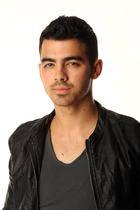 Joe Jonas : joe-jonas-1382263448.jpg