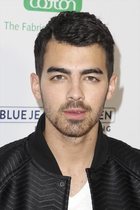 Joe Jonas : joe-jonas-1383924393.jpg