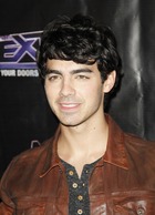 Joe Jonas : joe-jonas-1384010701.jpg