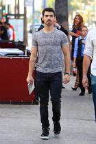 Joe Jonas : joe-jonas-1384355953.jpg