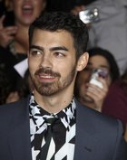 Joe Jonas : joe-jonas-1384987370.jpg