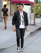 Joe Jonas : joe-jonas-1394132686.jpg