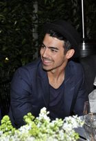 Joe Jonas : joe-jonas-1396142277.jpg