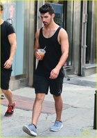 Joe Jonas : joe-jonas-1410104393.jpg