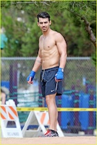 Joe Jonas : joe-jonas-1473980267.jpg