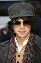 Joe Jonas : joejonas_1218078400.jpg