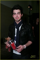 Joe Jonas : joejonas_1262921347.jpg