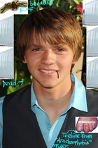 Joel Courtney : joel-courtney-1430329014.jpg