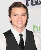 Joel Courtney : joel-courtney-1512098281.jpg