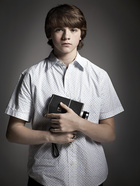 Joel Courtney : joel-courtney-1536590340.jpg