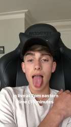 Johnny Orlando : johnny-orlando-1530121634.jpg