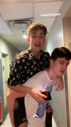 Johnny Orlando : johnny-orlando-1557374105.jpg