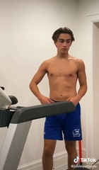 Johnny Orlando : johnny-orlando-1602183286.jpg