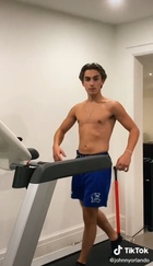 Johnny Orlando : johnny-orlando-1602183292.jpg