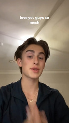 Johnny Orlando : johnny-orlando-1603780390.jpg