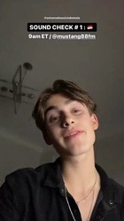 Johnny Orlando : johnny-orlando-1606398329.jpg