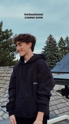 Johnny Orlando : johnny-orlando-1606690977.jpg