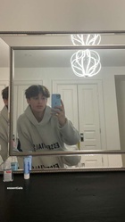 Johnny Orlando : johnny-orlando-1613579498.jpg