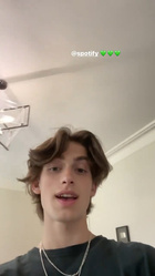 Johnny Orlando : johnny-orlando-1629320142.jpg