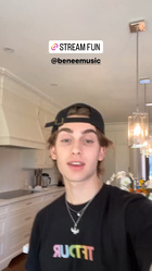 Johnny Orlando : johnny-orlando-1660844915.jpg