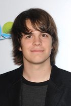 Johnny Simmons : johnny_simmons_1244957776.jpg