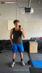 Jonah Marais : jonah-marais-1620151361.jpg