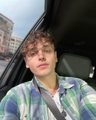 Jonah Marais : jonah-marais-1641928789.jpg