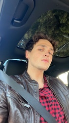 Jonah Marais : jonah-marais-1681429861.jpg