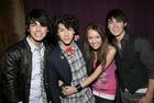 Jonas Brothers : TI4U_u1183993311.jpg