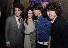 Jonas Brothers : TI4U_u1200720594.jpg