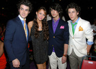 Jonas Brothers : TI4U_u1207530917.jpg