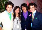 Jonas Brothers : TI4U_u1217913846.jpg