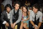 Jonas Brothers : TI4U_u1258260439.jpg