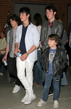 Jonas Brothers : jonas_brothers_1200503607.jpg