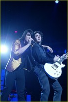 Jonas Brothers : jonas_brothers_1205613526.jpg