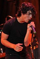 Jonas Brothers : jonas_brothers_1212705340.jpg